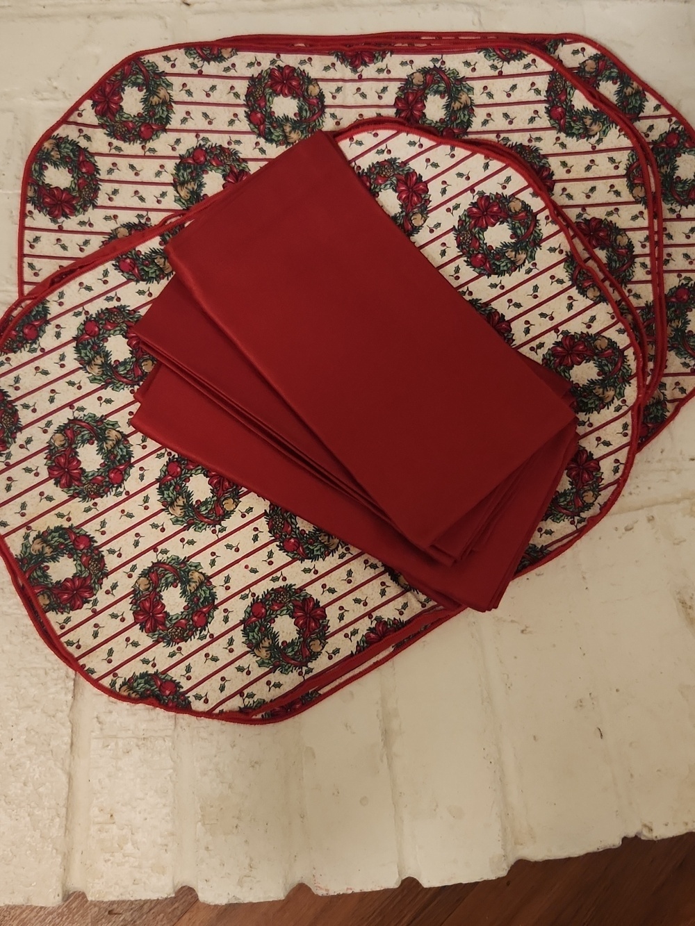 Holiday Wreath Pattern Placemats And Red Napkins
